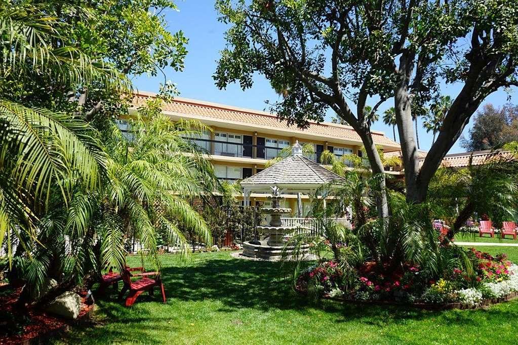 Palm Garden Hotel Thousand Oaks Exterior photo