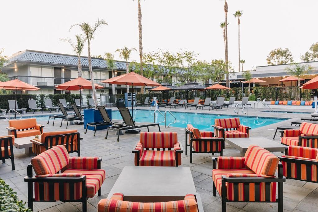 Palm Garden Hotel Thousand Oaks Exterior photo