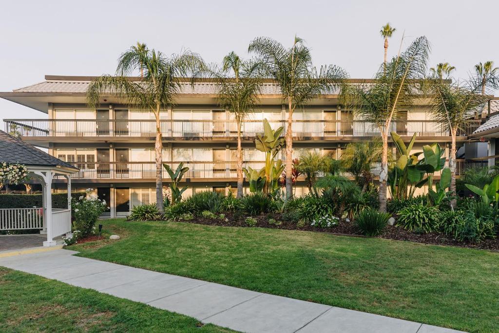 Palm Garden Hotel Thousand Oaks Exterior photo