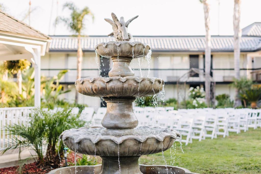 Palm Garden Hotel Thousand Oaks Exterior photo