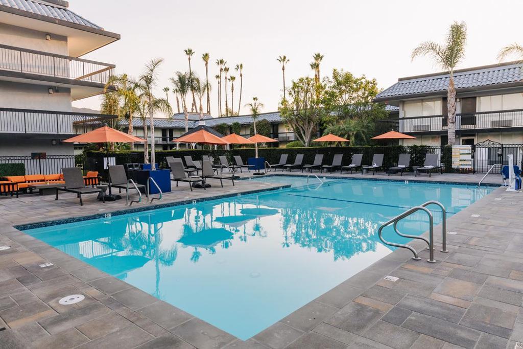 Palm Garden Hotel Thousand Oaks Exterior photo
