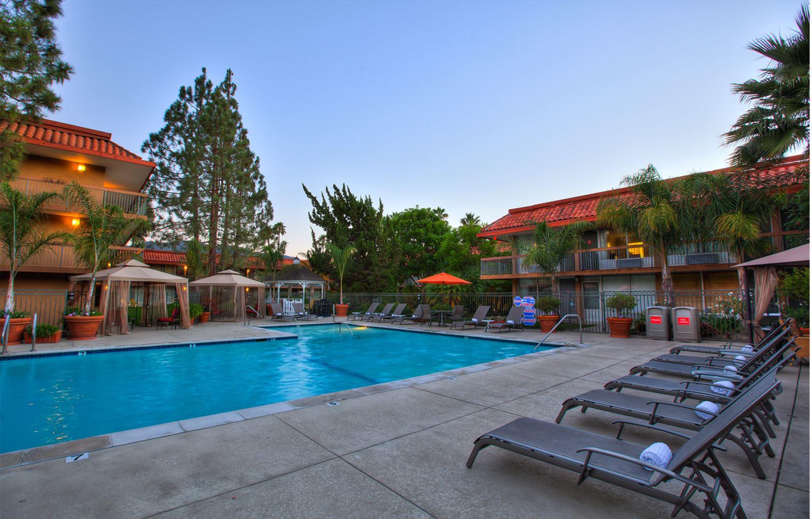 Palm Garden Hotel Thousand Oaks Exterior photo