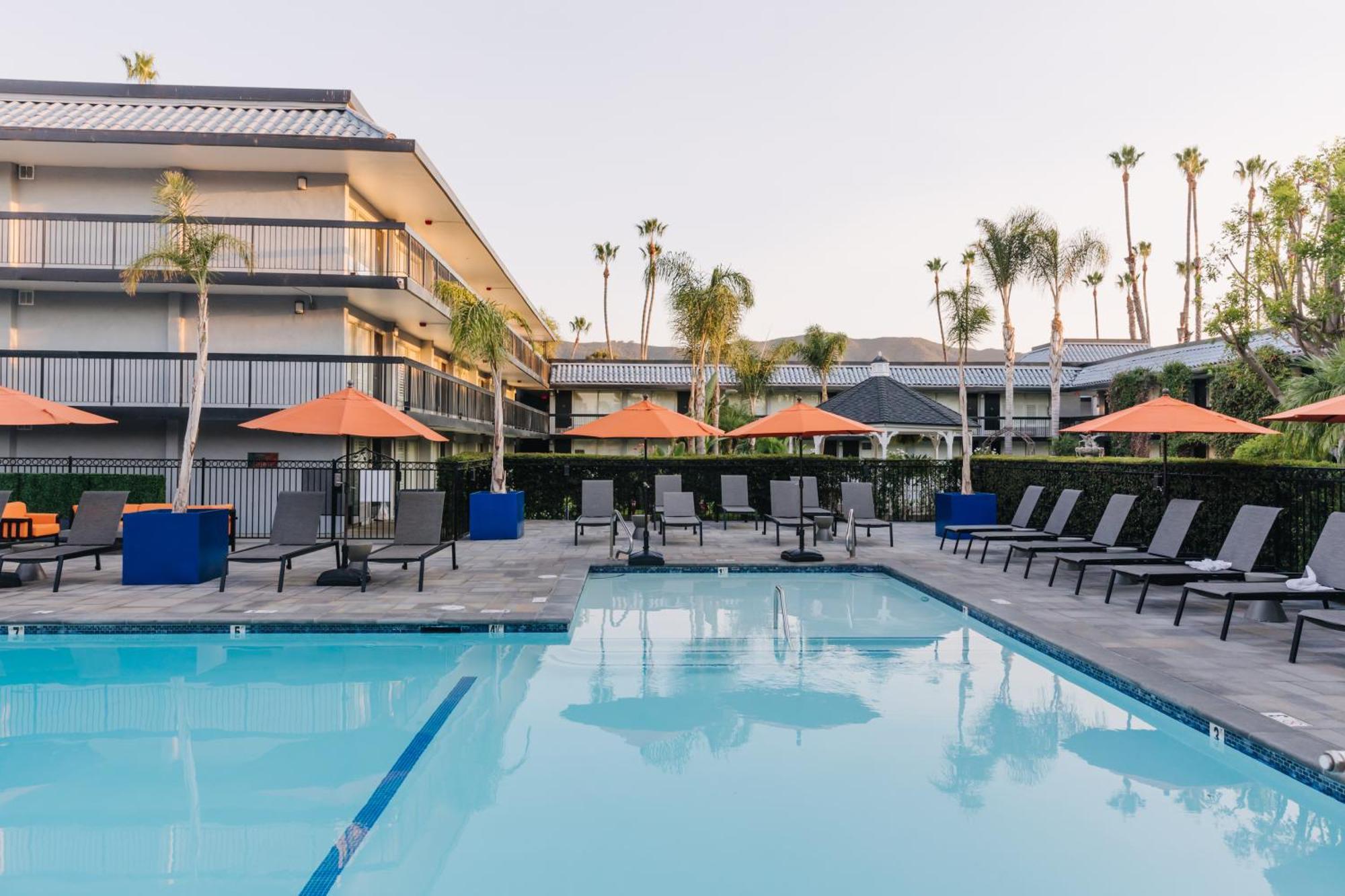 Palm Garden Hotel Thousand Oaks Exterior photo