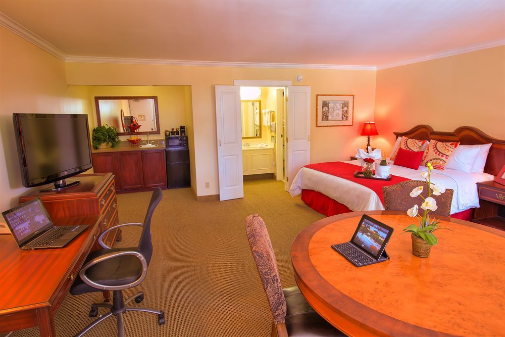 Palm Garden Hotel Thousand Oaks Exterior photo