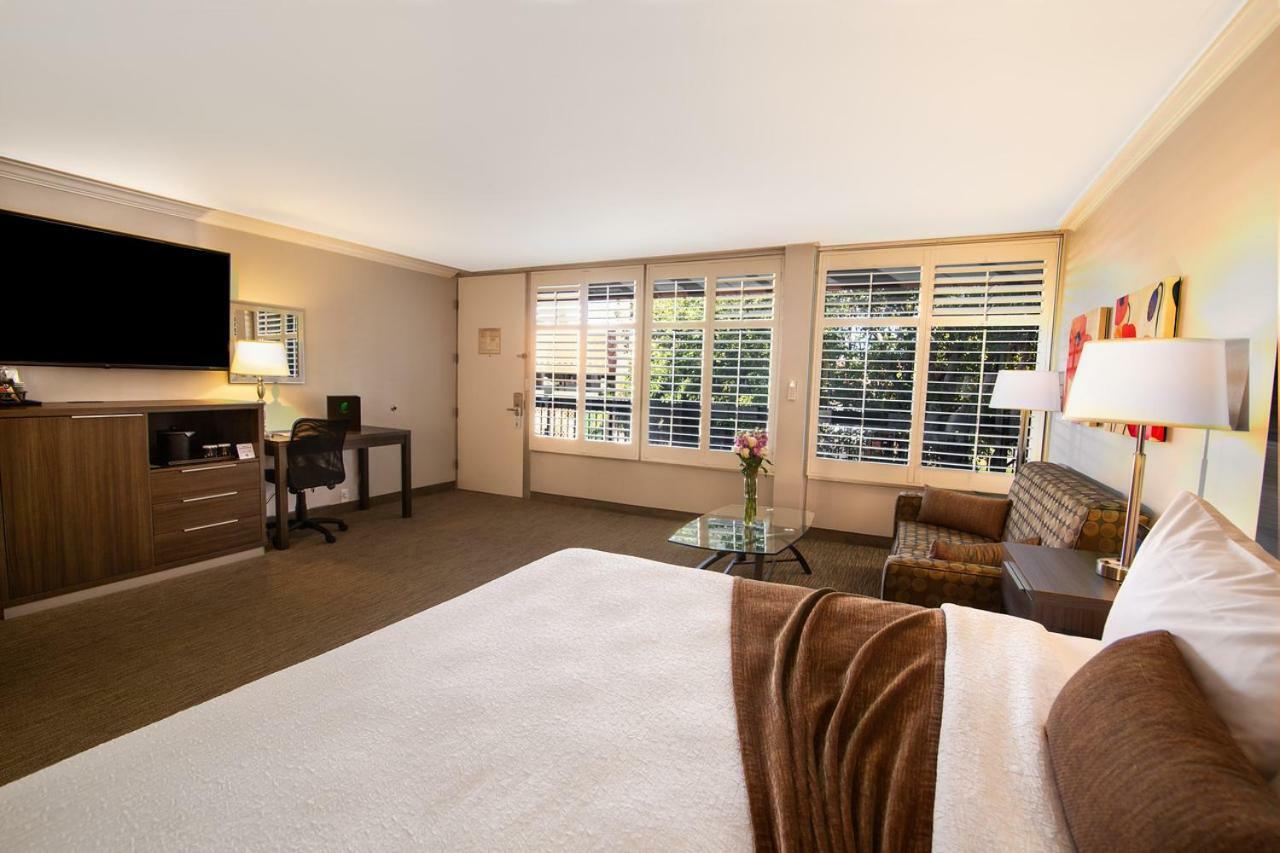 Palm Garden Hotel Thousand Oaks Exterior photo