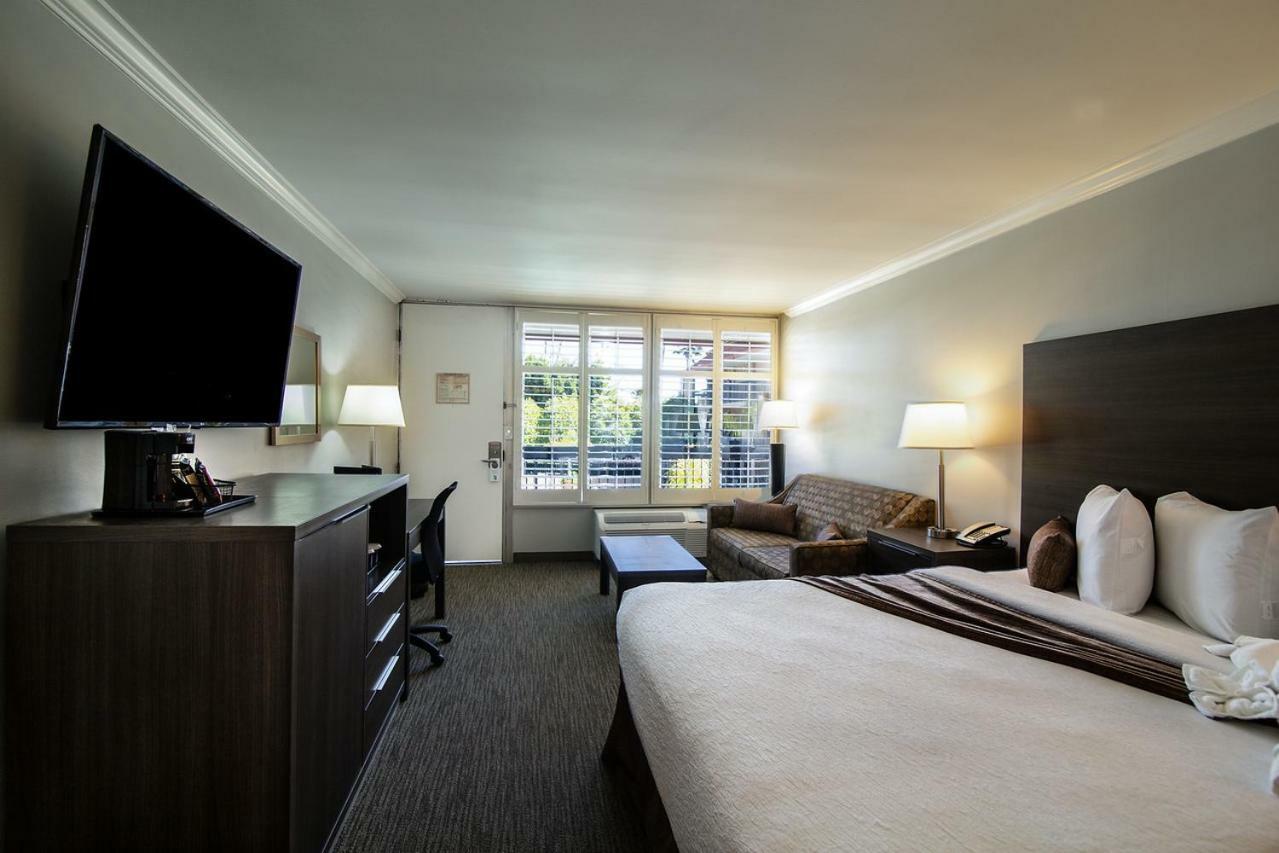 Palm Garden Hotel Thousand Oaks Exterior photo