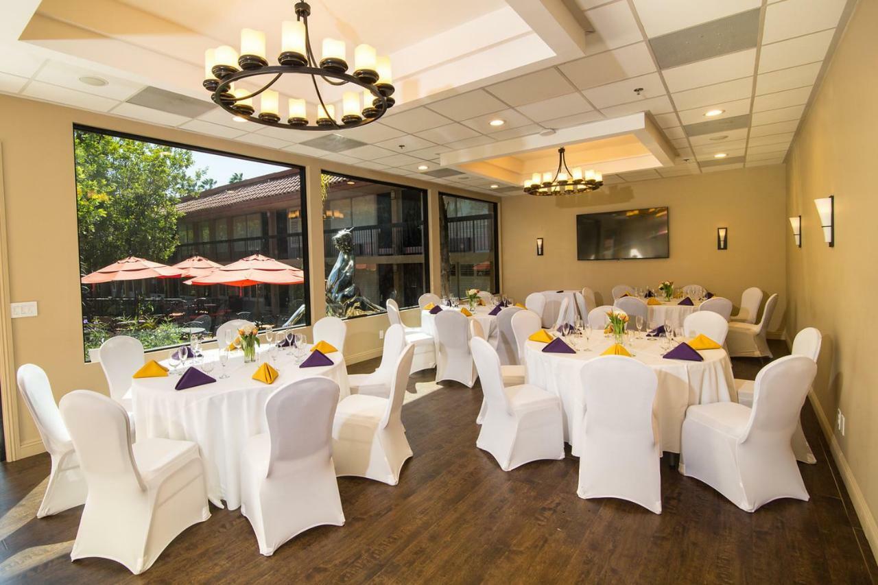 Palm Garden Hotel Thousand Oaks Exterior photo