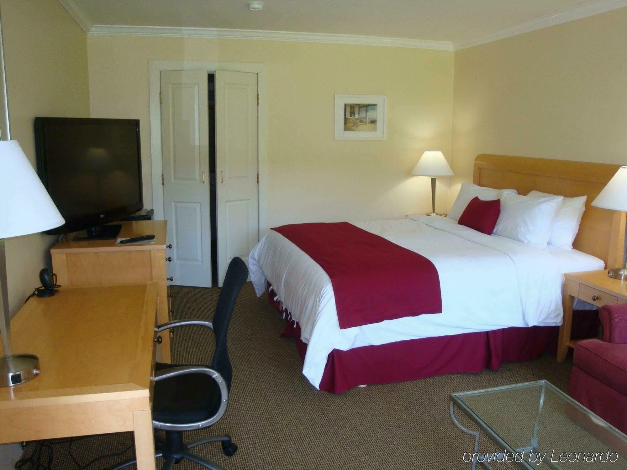 Palm Garden Hotel Thousand Oaks Room photo